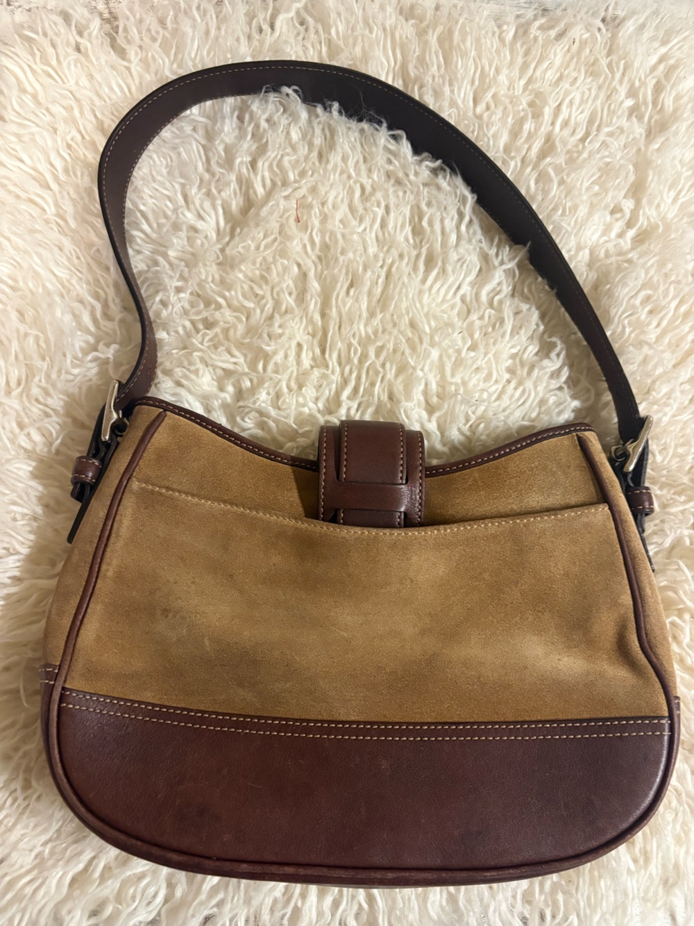 Y2K VINTAGE COACH
HAMPTON SUEDE HOBO BAG 7589 in TAN SUEDE W/ MAHOGANY LEATHER - Picture 2 of 10